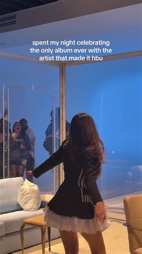 ur incredible thanks for the invite 🥹🪽@madison beer @MadisonBeerHQ #madisonbeer #locket #locketmadisonbeer #nyc #trending