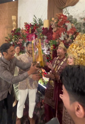 Create a Unique Wedding Trophy with Friends