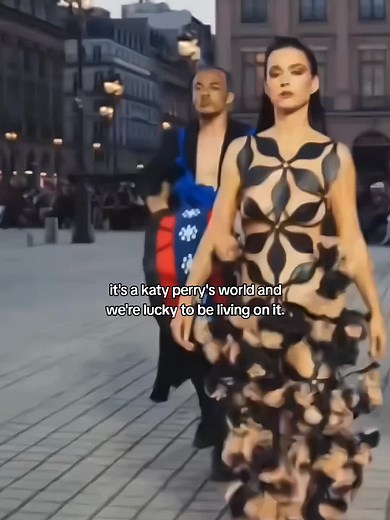 Katy Perry Takes Paris Runway by Storm | Vogue and Woman's World