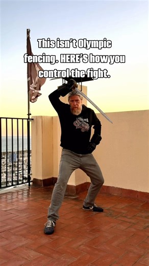 The fear of a double-hit vanishes the moment you learn to control "the line." #sword #martialarts