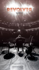 Cuatro años se cumplen de este 'Básico IV' grabado en directo en el Teatro Circo Price. ¡Cómo pasa el tiempo! #TeamRevolver | Revolver