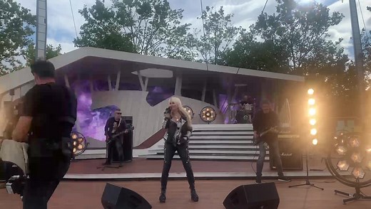 23K views · 512 reactions | DORO rockt gleich ordentlich den Lerchenberg! Wer ist mit dabei? 蘭 | ZDF-Fernsehgarten | Facebook