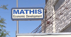 More businesses are opening up in downtown Mathis
