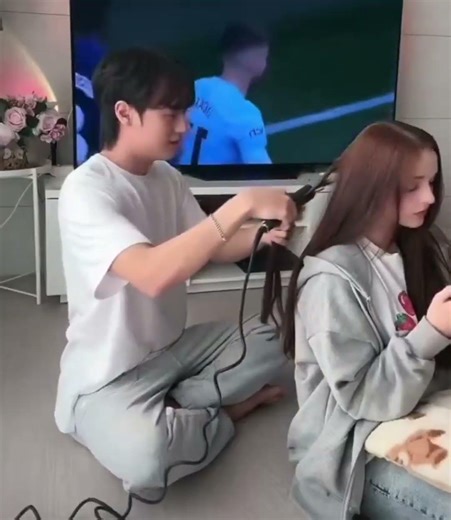 😳 Watching Football While Styling Hair… BIG Mistake! 😂🔥