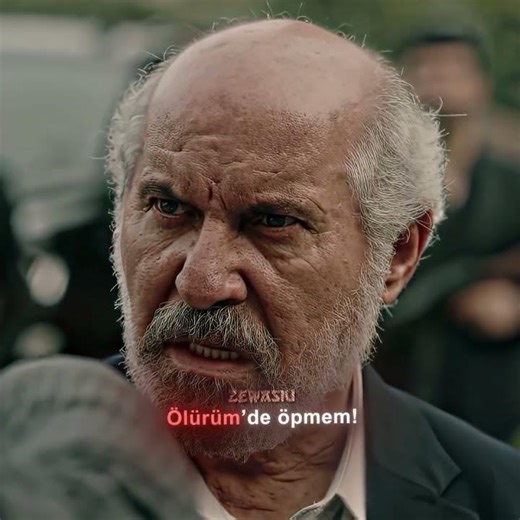 Eşref elini öptürüyor 😯 #zewasiu #eşrefrüya #çağatayulusoy #demetözdemir