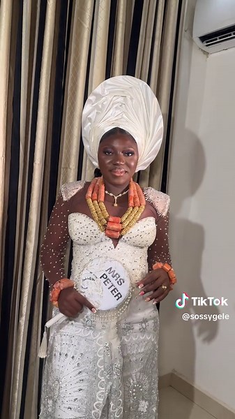 Learn Gele Tying Techniques with Favour's Tutorial