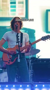 19 years this song came out as a single! | Razorlight