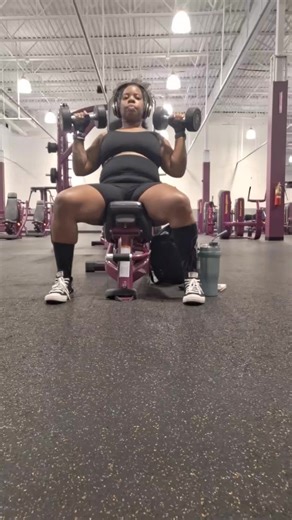 So I did a thing...Instead of using the shoulder press machine I decided to try db presses to challenge my form. Bear in mind I'm not new to these, I've just been using the shoulders machines for the last 4 months. These are 15lbs each. With the stability of the machine, I can lift much more. These were ok nonetheless, but I feel I still need to work on my form.