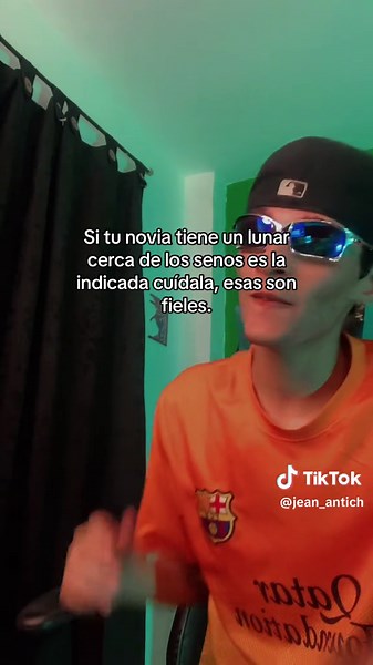¿Qué significa tener un lunar cerca del seno?