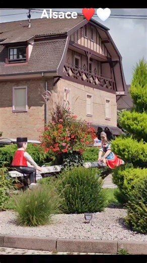 🥨 Bienvenue en Alsace 🥨 #alsace #elsass #alsacetourisme #visitalsace #madeinalsace #france #tourisme #2024 #reelsviralシ #Patrimoine #local #regional #virals #alsacemylove #places #placetobe #travel #reisen #voyage Alsace notre région @followers | Je vous emmène en Alsace