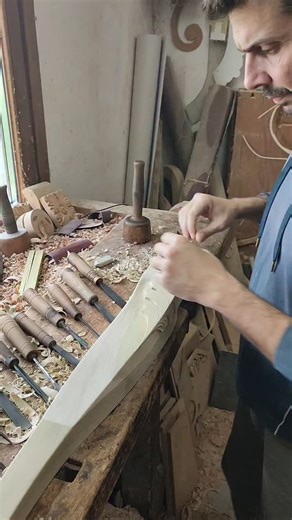 Woodcarving Heritage - Michael Bechlivanis on Instagram: "This is a regular one.... carving decorative acanthus leaves on a beech poplar leg!!! #woodcarvingvideo #carvingwood #carvingbyhand #handmade #tablelegs #furniture_design #furniture_ideas #furnituredecor #furnitureparts #classicfurnituredesign #conteporary_furniture #βιντεο_ξυλογλυπτικης #τεχνη_του_ξυλου #σκαλισμα #ξυλογλυπτική #χειριποιητο #επιπλο #κλασικο_επιπλο #εργαστηριο_ξυλογλυπτικης"