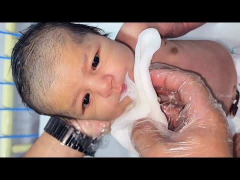 Newborn Vomiting While Feeding? Don't panic! Professional Nursing Care Guide