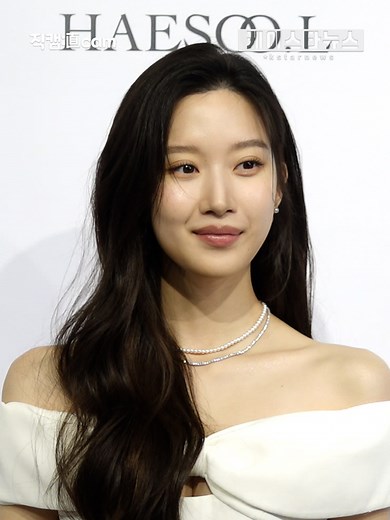 문가영의 파격 드레스, 청순과 도발을 넘다