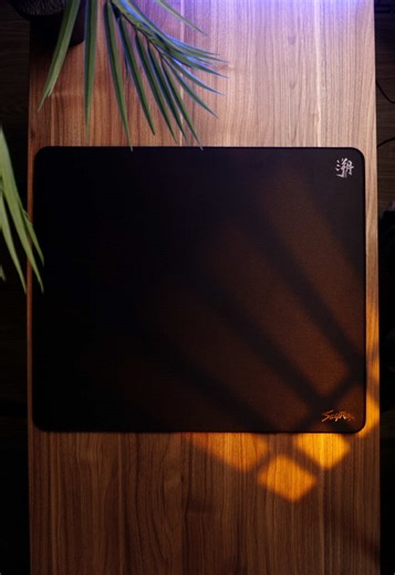 Scyrox es sinónimo de calidad-precio, tanto en sus mouse, teclados y ahora también mouse pad El Scyrox Sosu es el primer mouse que te puedes comprar para jugar en serio, con un híbrido mayormente orientado a ser control es ideal para esports de mucho aim Adquiérelo tanto en su versión L y XL Disponible desde los enlaces en mi Bio @Scyrox Perú Oficial @Scyrox #mouse #mousepad #review #tech #pcgaming