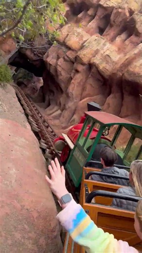 Disneyland Thunder Mountain Mine Train POV #disneyrides #disneyland #rollercoaster #thundermountain