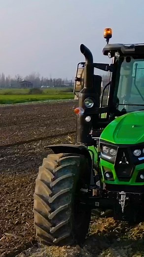 321K views · 729 reactions | Unlock every possibility now! Discover the DEUTZ-FAHR Series 5 Keyline, the ultimate mid-range tractor built for the toughest jobs. Experience exceptional manoeuvrability and comfort with features like PowerShuttle and ComfortClutch. Plus, opt for the Hi-Lo Powershift transmission to seamlessly adapt to varying field conditions. Act Now! Discover how Series 5 Keyline can transform your farm. https://bit.ly/4bKn6Dx | Deutz-Fahr | Facebook