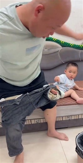 You just know to look at your phone, and the pants are pulled up to your son's legs #DadBabyCare