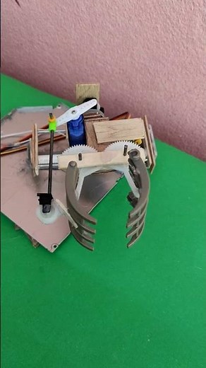 DIY Robotic Gripper Using Servo Motor #diyprojects #scienceproject