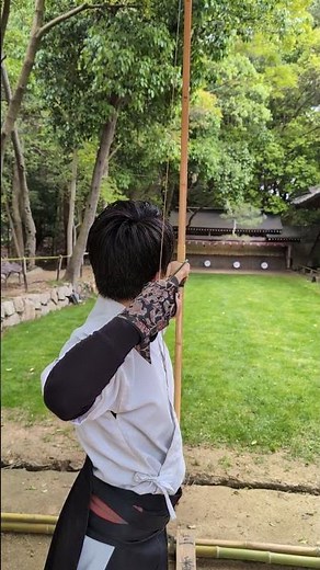 こまゆがけ（初心者用手袋）で竹弓（10〜11kg）を引いてみました。※こまゆがけはさぬき小間弓会で作成している手袋です。 #弓道 #kyudo #白鳥神社