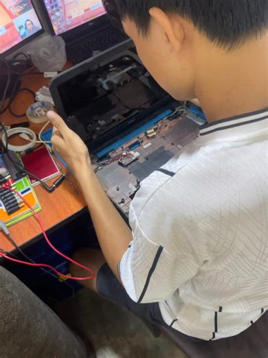 Dell Inspiron No Power 😵 ပါဝါနိုးအောင်ဘုတ်ပြင် SSD တိုး💻 #service #nopower #motherboard #ssd #dell | Local24 Computer Sales & Services