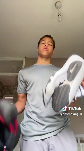 Flicking through my boxing essentials for the latest trend! Ready to pack a punch with style. What’s your favorite piece? #BoxingGear #TrendSet #boxing #fyp #foryou #boxingtrend #boxing🥊 #training #daznboxing #viral #trend #sports #boxinghighlights #birmingham #unitedkingdom