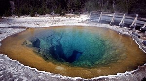 Man who fell into Yellowstone hot spring in critical condition