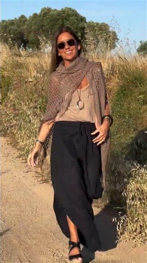 El Mismo Pantalón Negro, Tonos Distintos Arriba — Crema, Camel, Tostado: Esta Es la Ecuación #ootd