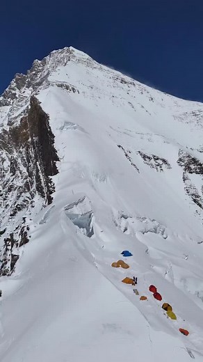 A life outdoors is a life well lived. 🎥 Everest North Col — 7,000 m. Unreal landscapes, thin air, and pure mountain magic. #EverestNorthCol #EverestCamp1 #EverestSummit #MountEverest #TopOfTheWorld @petzlenecuador | Nepal Mount Everest