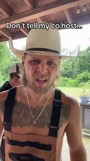 65K views · 963 reactions | Dont tell my cohost… #fight #slap #slapfight #boxing #streetfight #fyp #foryou dont tell my co host what | Yasmin Pinto | Facebook