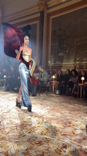 16K views · 19K reactions | Harris Reed, renowned for his theatrical designs, just kicked off #LondonFashionWeek in typical style ✨ | ELLE | Facebook