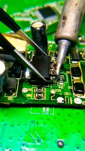 Worst Way to Remove Any Electronic Component | PCB Damage Warning ⚠️shorts