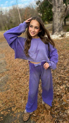 All the feels for this Aviator Nation Set 💜⚡️ xoxo Linden #AviatorNation #FadedGrape #LightningStitch #TeenModel #Christmas @aviatornation | Laurie Miesner