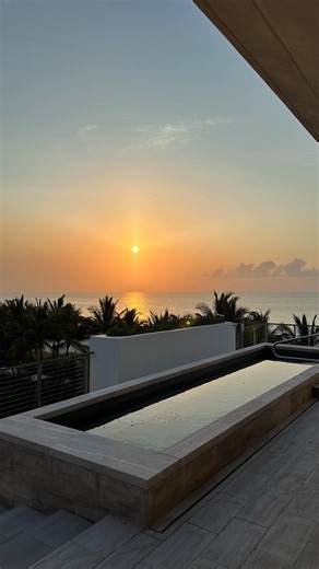 Steph Rayner on Instagram: "Lunar Grey and Capri pants 🙌🏼 @alo #aloyoga #new #ad"