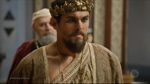 Jeribali afirma que, apesar das certezas de Ibbi-Sim, seria mais justo que Enlila enfrentasse o julgamento para descobrir seus cúmplices. O pai de Enlila enviou uma carta pedindo a liberdade da filha, mas Ibbi-Sim se recusou e declarou guerra à cidade. Ekur e Gurik lideraram o exército no confronto! • Veja novidades, bastidores e conteúdos exclusivos de Gênesis: R7.com/genesis | RECORD