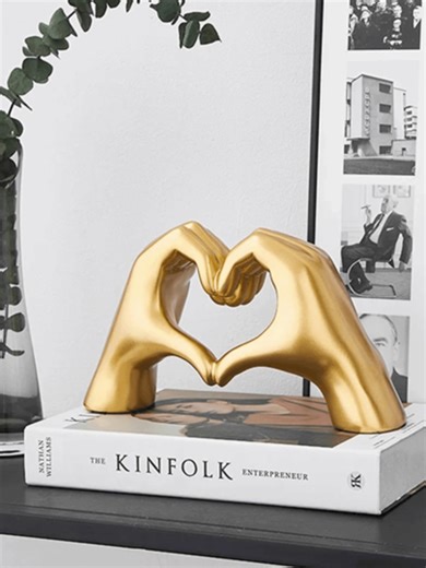 1pc Golden Palm Heart Shaped Hand Sculpture, Heart Finger Statue, Wedding Decor, Bookshelf, Coffee Table, Office, Bedroom, TV Stand, Home Decor | SHEIN