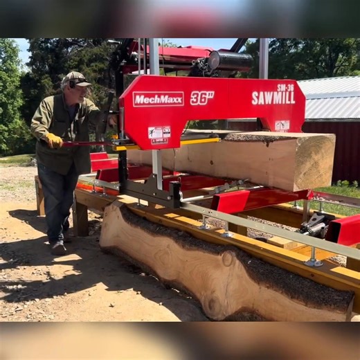 Achieve more in less time and with less waste! 🕒 Powered by Honda engine🌳Superior Woodworking Efficiency🛠️ 🔍36" MAX Portable Sawmill, 25HP 688cc HONDA GX690 V-Twin Engine, 36" Board Width, 20' Track Length, SM-36HMAX 🚚Free shipping from City of Industry, CA or other warehouses 📦In stock and ships fast. 🛒Buy Now👇 #MechMaxx #Sawmill #portablesawmill #sawmillbusiness | MechMaxx