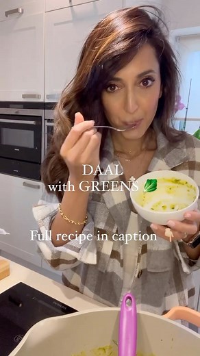 theblushingdoc on Instagram: "Daal with added greens (Palak Daal) 120g Spinach 3 ripe tomatoes 3 cloves garlic 1 cup mung daal (yellow lentils) 5 cups water 1/4 tsp turmeric 2 tbsp oil 1/2 tsp mustard seeds 1 finely shopped shallot 1/2 tsp cumin seeds 1/4 tsp asafoetida 1/2 tsp ground cumin 1/2 tsp ground coriander 1 clove of finely sliced garlic 1/2 inch piece of ginger grated 1/2 tsp turmeric powder 1 tbsp tomato puree Salt to taste Large Handful of chopped Dill Lemon Butter 1. Wash, rinse and