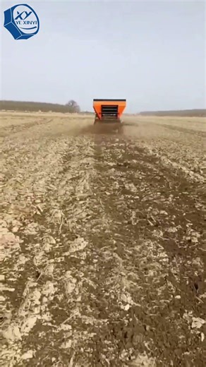 Double Disc Fertilizer Spreader in Field Action #agrifuture #farming #agriculture #farmmachinery