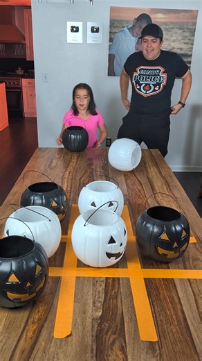 Flip the 🎃 Tic Tac Toe ❌⭕ #games #funtime #tictactoe | Familyfuniq