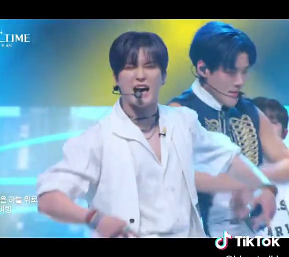 Team 8 (DKB) full performance of their original song 'Coco Colada!' They were the first team to get an All Pick once again!! And they also broke a LED light on the stage…🧍🏽‍♀️ #bbent_dkb #peaktime