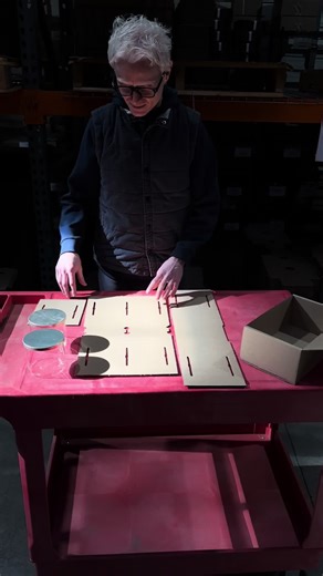 Who knew packing orders could be this enjoyable?🤩 Our 3-Wick Tumbler Jar 2-Pack Shipping Box is designed to perfectly fit two @candlescience 3-Wick Tumbler Jars! Say good-bye to annoying packing peanuts, & hello to hassle-free packing. Simply load them up & send them off, knowing they're safe & snug! Ready to transform your shipping experience?🚛 Let's get those packages ready to go! & remember, as always all samples ship for free!📦💚 #packaging #packagingdesign #custompackaging #custom #glass