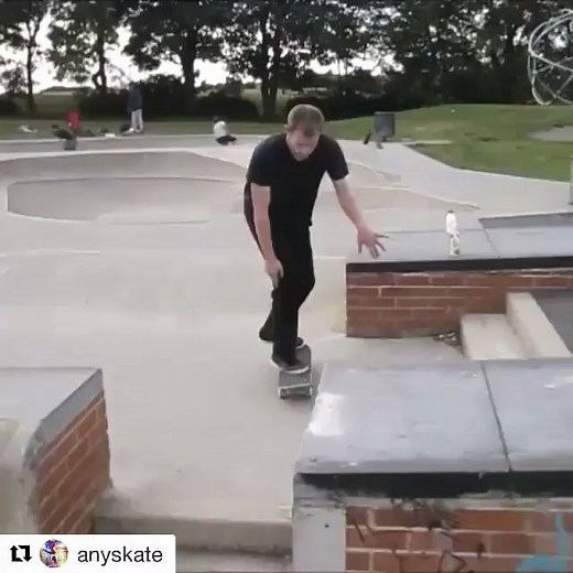 Tony Hawk pro-skater in real life 😳 🔥💯 (via: @anyskate/IG ) | Whistle Sports