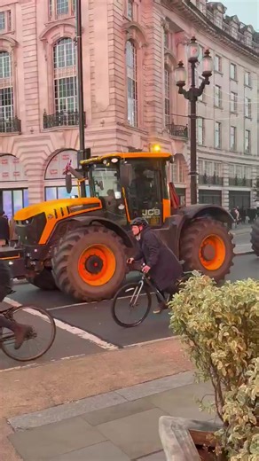 🪧🚜 What a sight! Westminster heard farmers loud and clear on 16 December as they protested IHT proposals that put family farms and British food production at risk | Britain Today