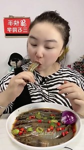 Eating yummy pickled raw shrimps, prawns and oysters | Rebecca Eating