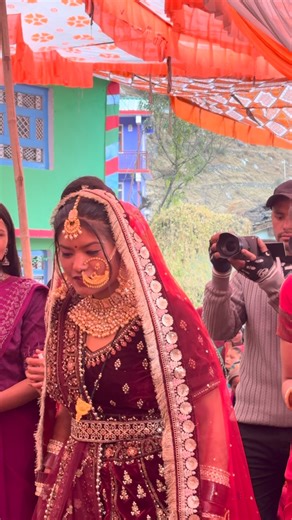 Rakesh Negi Vlog on Instagram: "ओह 😂 दूल्हा #reels #reelkarofeelkaro #uttarakhand #pahadi #garhwali #garhwali #newpost #rakeshnegivlog #sutol"