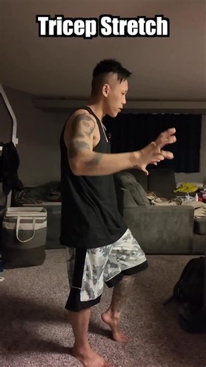 tricep stretch | Cheng Xiong