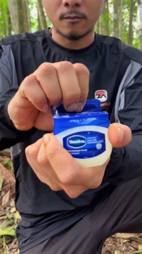🔥 The Guy Shows SURVIVAL SKILLS: DIY Emergency Camp Stove from a Can! 🏕#camping #survival #bushcraft