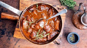 Vom Burgund auf deinen Tisch: Klassisches Boeuf Bourguignon als französisches Luxusgericht