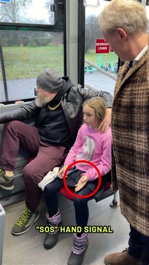 Little Girl Needed Help on the Bus… One Person Answered ❤️🚌