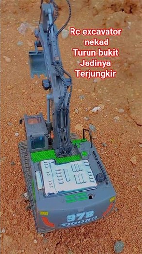 Reckless climb up hill, RC excavator overturns #shorts #excavator #automobile #toys